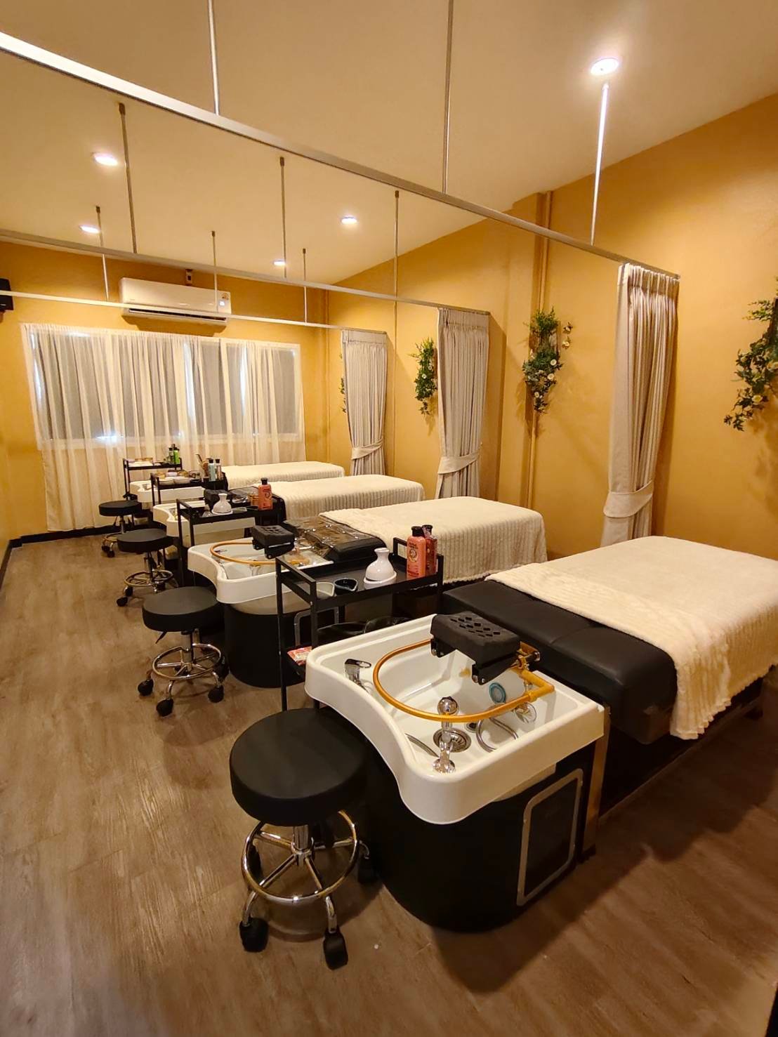 Head spa treatment room with reclining beds, Care 22 Bangkok
